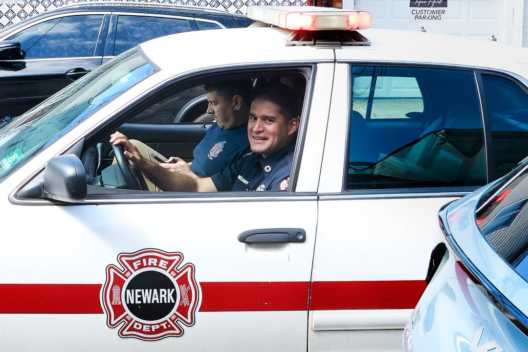 NJRedCross's tweet image. During today’s Sound the Alarm event in the @CityofNewarkNJ, 60 free smoke alarms were installed, helping make 70 Newark homes safer. Big thanks to all our Red Crossers and Newark Fire Division #firefighters for making it such an amazing day! Photos: rdcrss.org/3OOB6pt