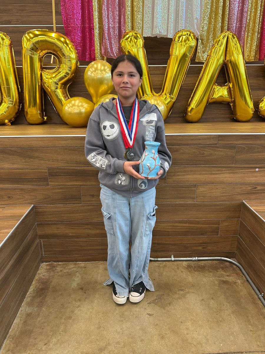 GWCMS's tweet photo. Students from G W Carver earned stellar scores at this year’s Jr. VASE contest. All students came away with medals and Liana Escalante earned Platinum (highest honor) with her work with clay. Congratulations to all! #wacoisdfinearts #WISDomWorksWonders https://t.co/jxcAvinD3P