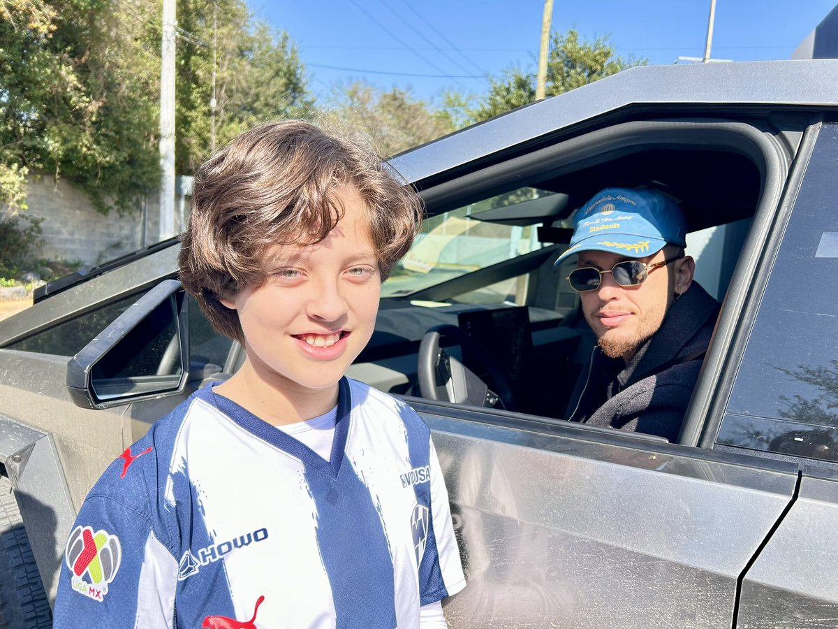 KbelmanM's tweet photo. #SabadoFutbolero Arriba el MTY!!!! Con todoooo rayados 💙🤍💙🤍 https://t.co/N5oD43Yaon