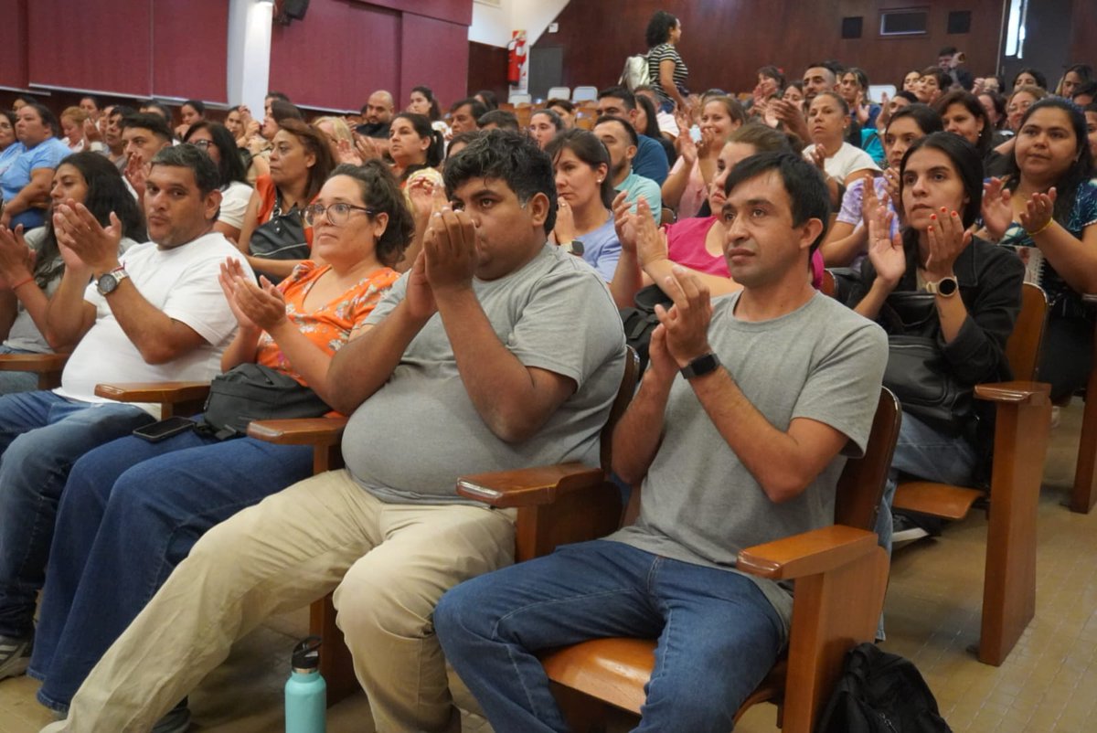 FEDEMASSOTUC's tweet photo. @OsvaldoJaldo Con nuevas generaciones y la experiencia de siempre, trabajamos para que el gobierno de Osvaldo Jaldo continúe transformando la vida de los tucumanos. ¡Por 4 años más de gestión con sensibilidad social!
#LibresDelSur #Tucumán #FedericoMasso #GestiónJaldo #Política https://t.co/9FHyDOHKUg