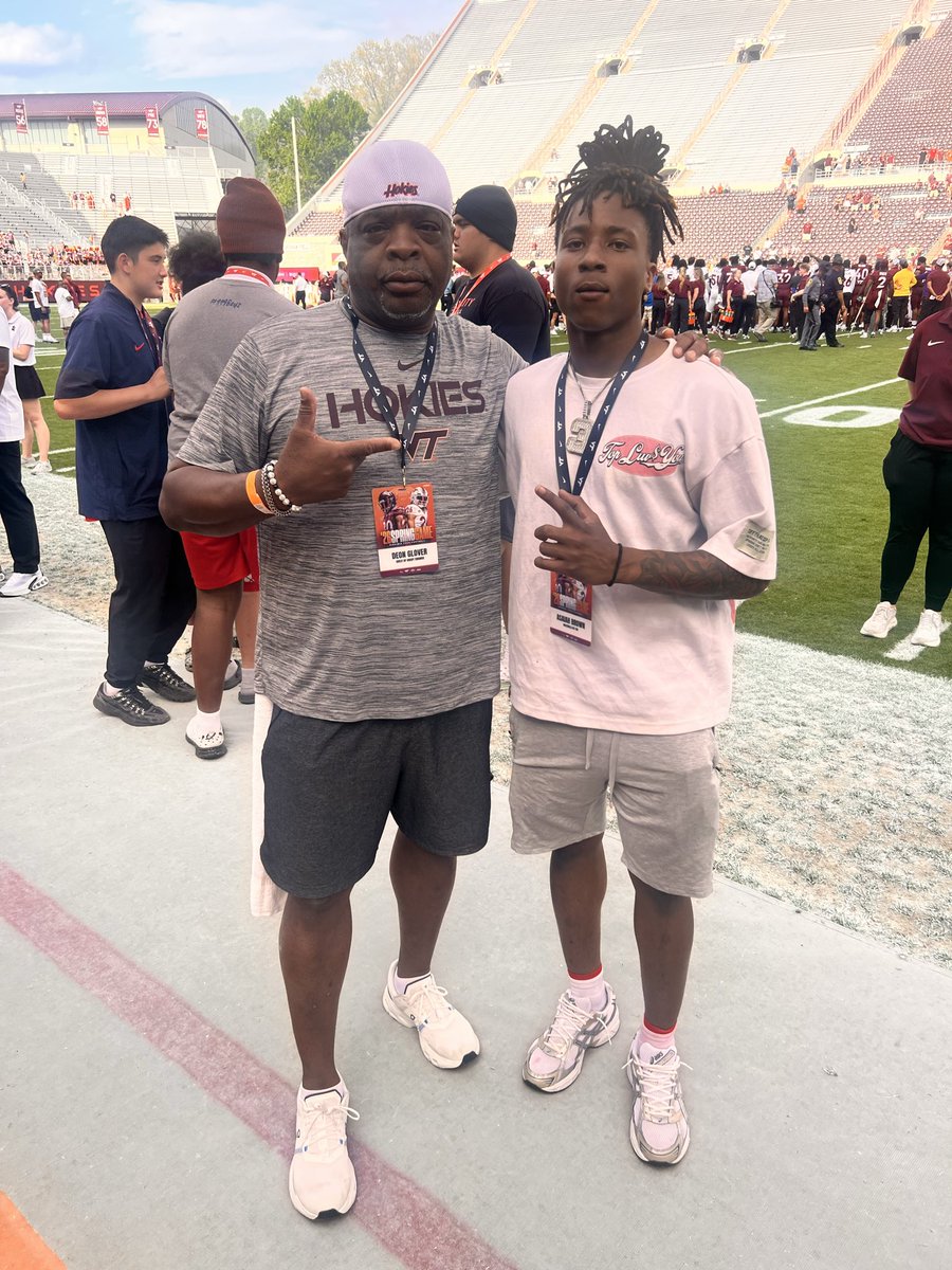 🏈Coach Glove🏈 tweet media