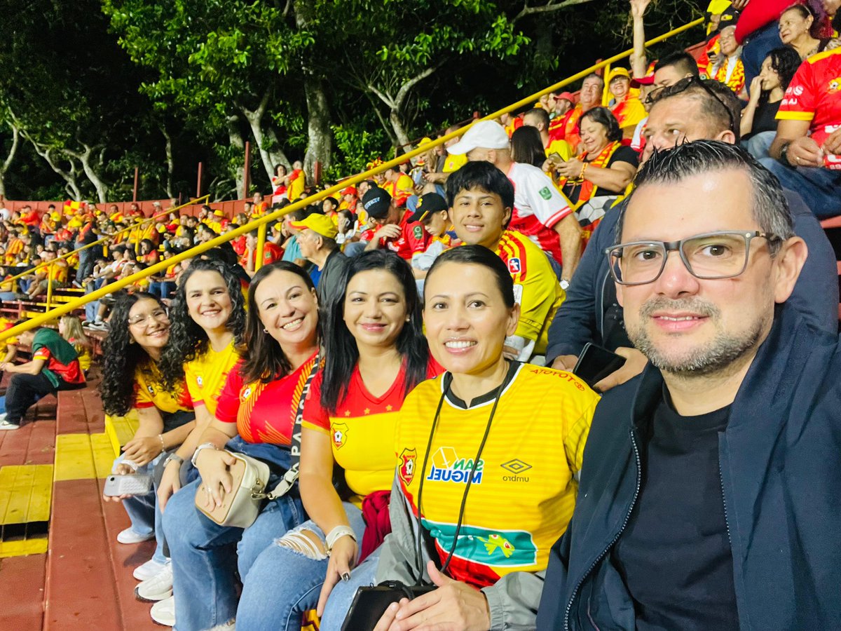 🔴🟡 Grupo de docentes del Jardín de Niños Juan Mora Fernández de Santa Bárbara listas para apoyar al Team.