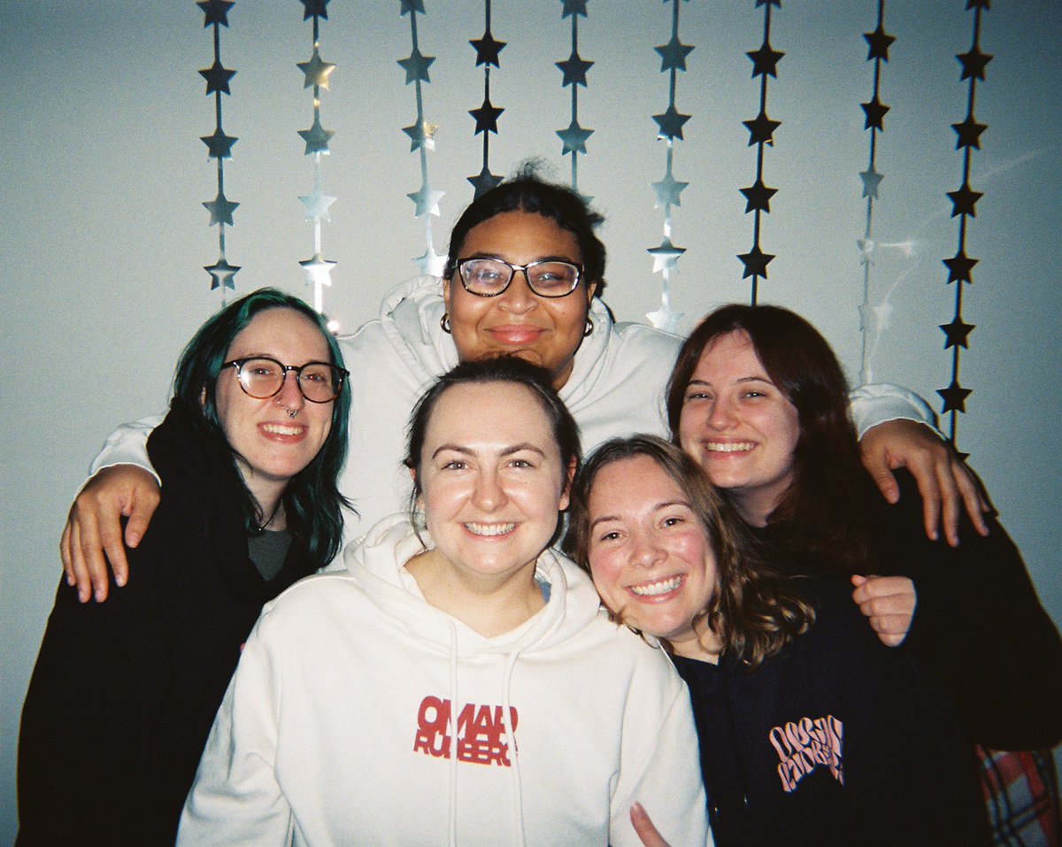 crownanubis's tweet photo. reuniting with my besties in 5 days thank you life https://t.co/cbKipPVMBT