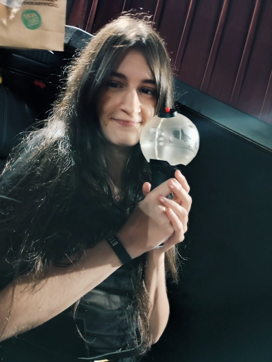 lala 🪭 viu o bts no cinema e vai ver o michael tweet media