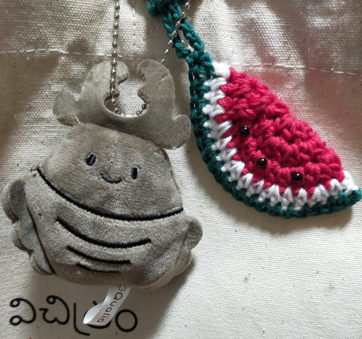 mom1615's tweet image. 連帯！
お留守番組と本日同行のクワガタ
#ぬいデモ
#ぬいデモ0419
#国会正門前大行動0419