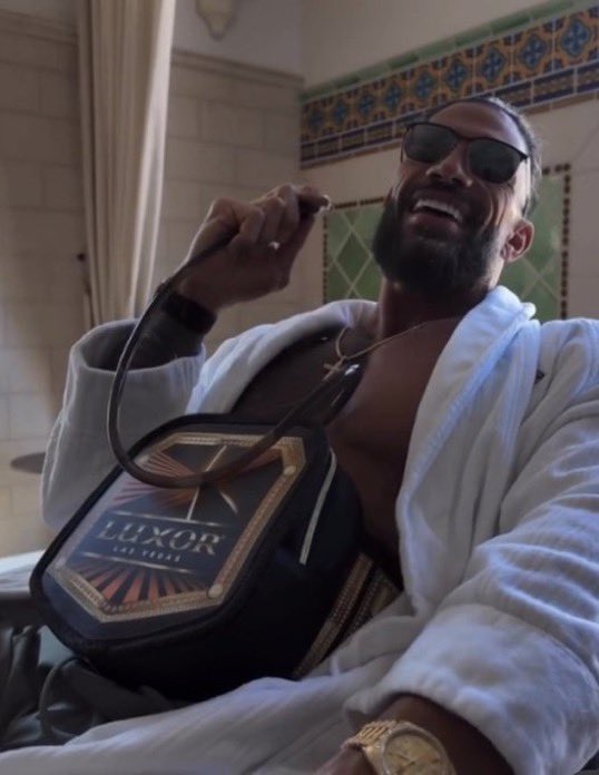 нαη∂у ⸜❤︎⸝‍ ~*Roman Reigns*~ tweet media