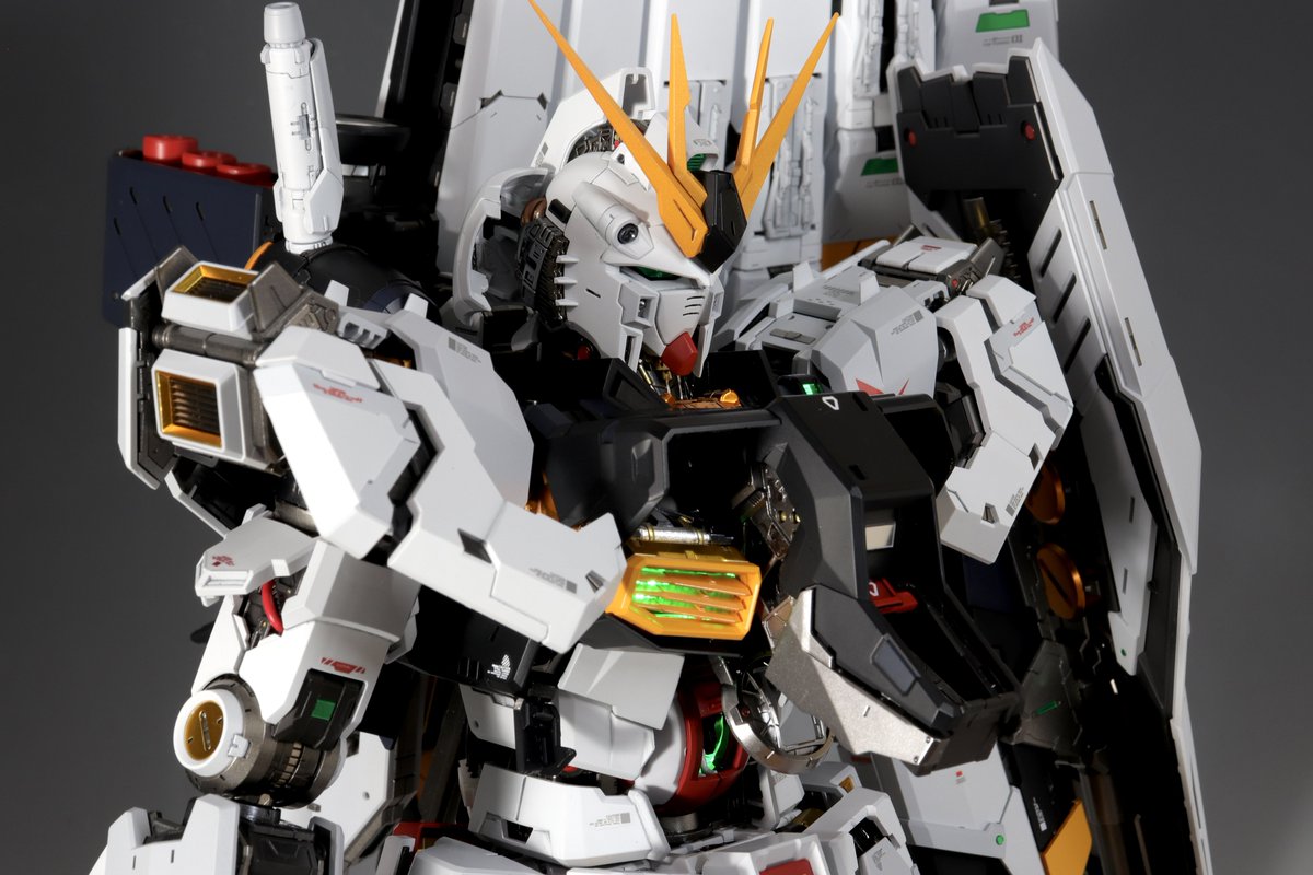 PGU νガンダム
フィンファンネル・スタンド含めこれにて完成！！
コーティングパーツ以外全塗装です。
このサイズ、このクオリティで自分の手でνガンダムを仕上げられる事に感動しっぱなしでした。
我ながら達成感が...凄い...！
#ガンプラ