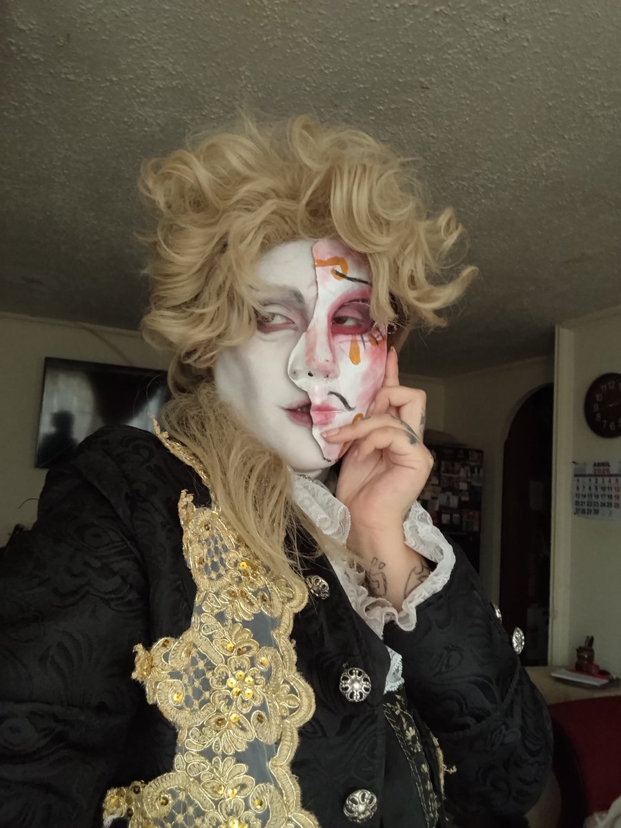ClownOpossum's tweet image. Nada me detuvo a hacerle cosplay a mi personaje de la campaña de rol para ir hoy al baile de máscaras.
#dnd #roleplay #vampire #cosplay