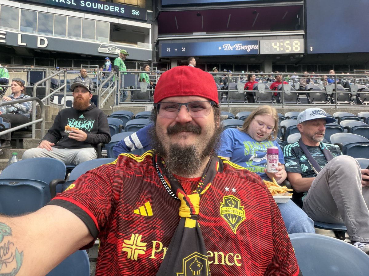BlueBerryYum253's tweet photo. let’s go sounders it’s game time #gosounders #mls
 #soundersmatchday #Fightandwin
@soundersfc 🔥💙⚽️💚⚽️💙🔥 https://t.co/JzG0VmD5b4