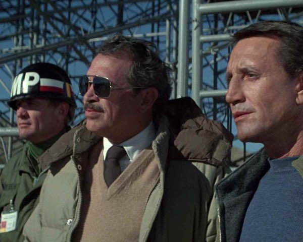 「ブルーサンダー」は
主人公マーフィーの理解ある上司
ブラドック警部役
ウォーレン・オーツに捧げられている。😢

共に
アメリカン・ニューシネマを
生き残り
円熟を得たロイ・シャイダーとの共演。
もっと観たかったな😢

#印象深い遺作