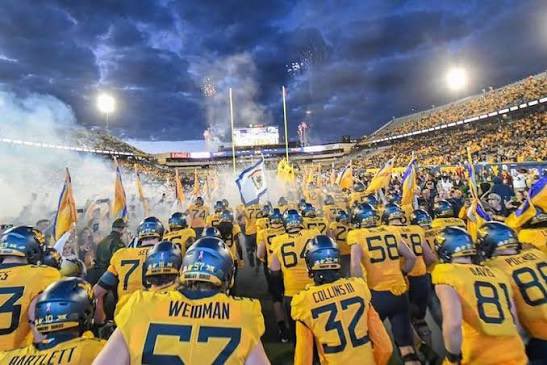 califspencer16's tweet photo. Blessed to receive an offer from West Virginia university 🙏🏾🙏🏾🔥 https://t.co/6XauZelets