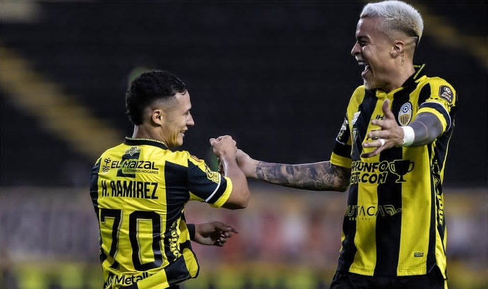 SoyDelCarrusel's tweet photo. Con la derrota de Rayo Zuliano hoy en el inicio de la fecha 12, se confirmó la clasificación del @DvoTachira a la Fase Final del Torneo Apertura.

El aurinegro acumula 4 clasificaciones consecutivas. La última vez que no avanzó, fue en el Apertura 2024 con Saragó como DT. https://t.co/qDJ73TXr0R