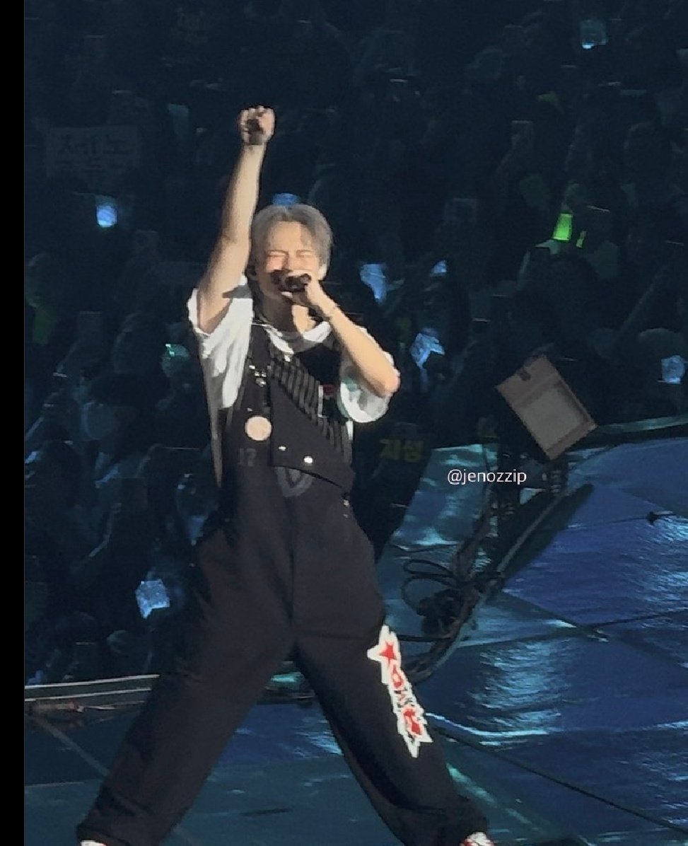 Hesitate wearing a skirt but goes along bcs everyone think its pretty and cute in him 
                                          🤝
Hates jumpsuit but everyone saying he is so cute in it so he choose to embrace it

Chenle is indeed easy to handle and fold in compliments so easily