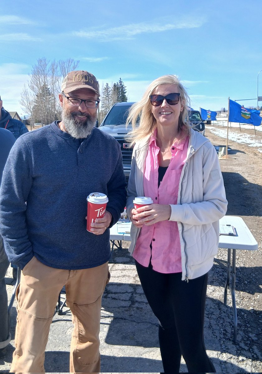 Martyupnorth's tweet image. We stayed out longer than expected. We collected way more signatures than usual. The place was buzzing with activity.

Check out who came for a vist. @echipiuk gave us a personal update on the injunction, and now I feel better than I did a week ago.