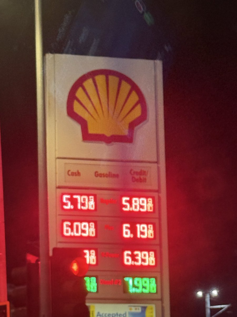 tamaralgray's tweet photo. Check out gas prices in California- 🤯 https://t.co/ObzaDHXIGP