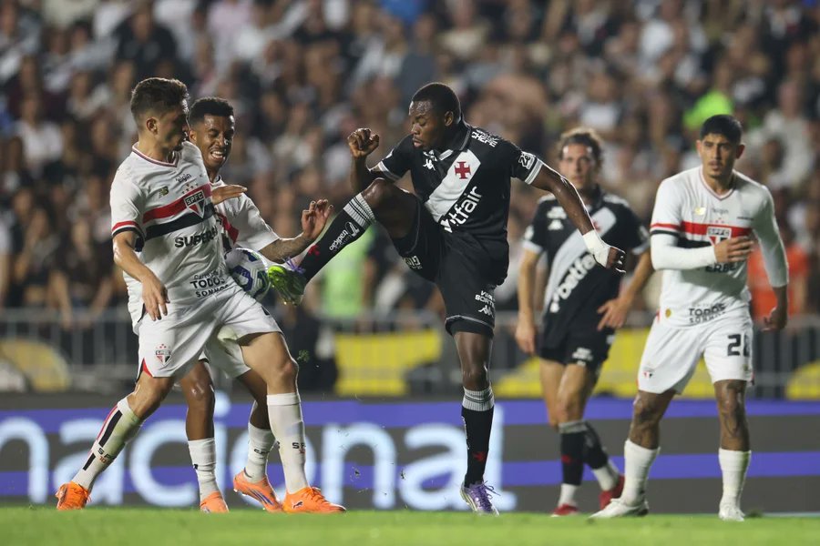 Luccas_Santos99's tweet image. Vitória gigante do Vasco! 💢🔥

O time mostrou raça, organização e eficiência pra bater o São Paulo hoje — resultado que dá moral e confiança na sequência do Brasileirão.

Mais que 3 pontos: é sinal de evolução! 👀
#Vasco #Brasileirão