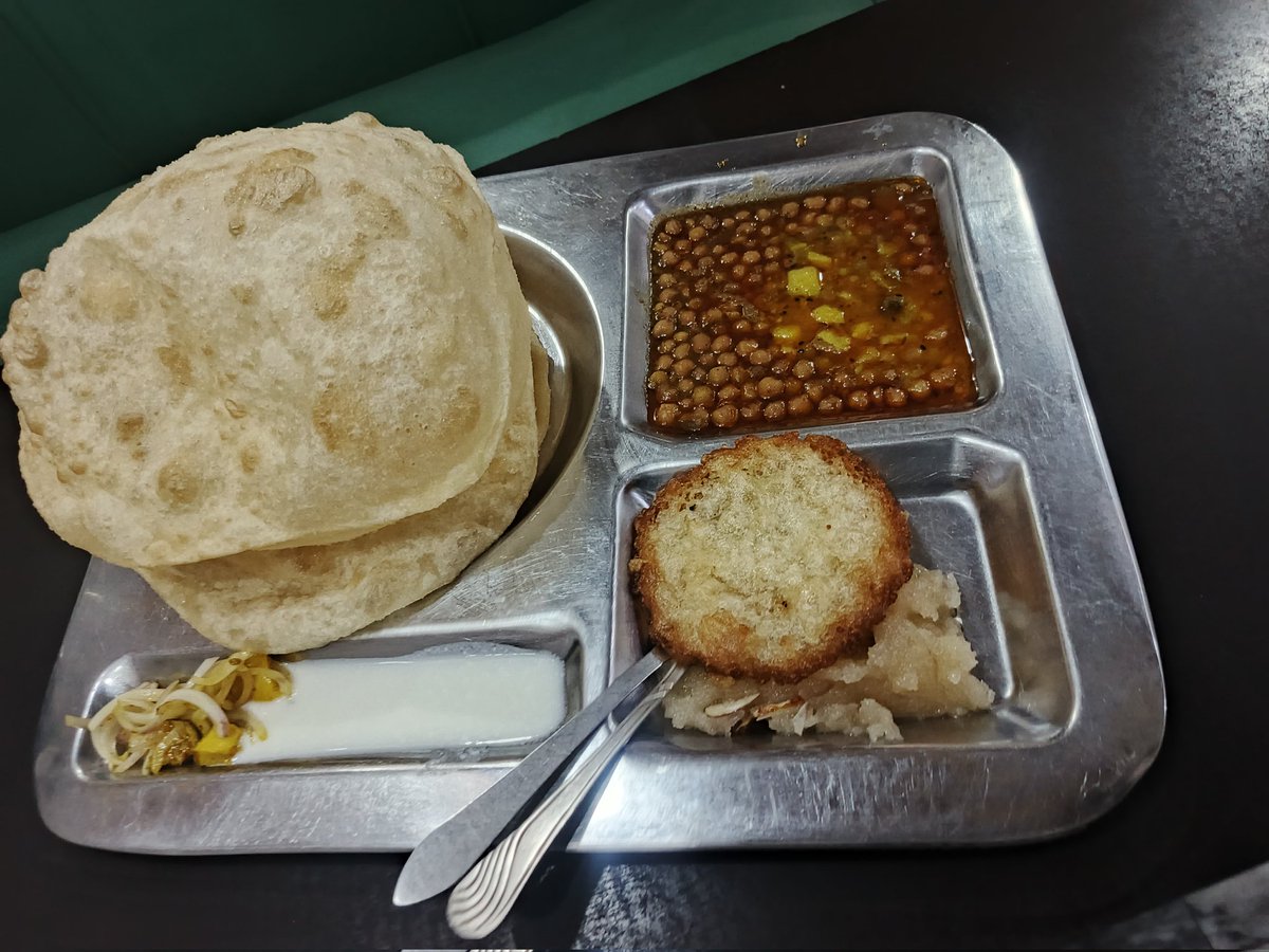 AliBhutta89's tweet image. I wanted to treat myself after all the exhaustion since last week. 
Decided to go across the city to a place that serves halwa Puri platter.. 

#SelfLove
