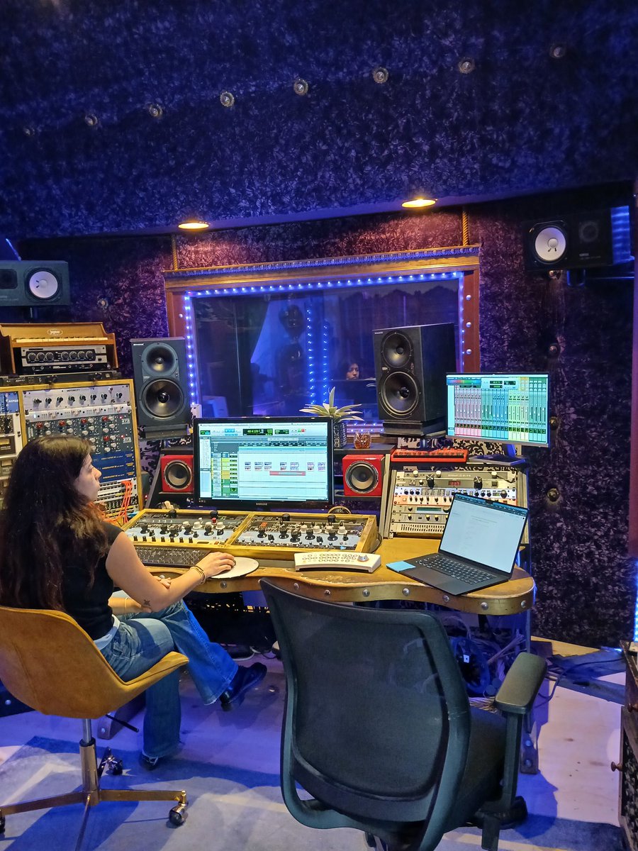 aldinesounds's tweet image. "Return to Purgatory." Session 15. Final Production tracking. 

What a bittersweet day as we wrap production completely for the new record and sit prepped for Final Mixing.

#music #newmusic #production #studio #independentartist