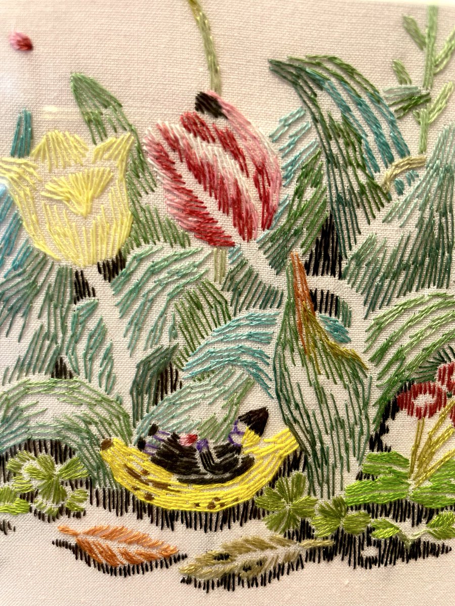 SproutBooksArt's tweet image. おはようございます🌞本日も晴天。連日たくさんの皆様にお楽しみいただいております奥見伊代個展『草も花も虫も動物も そよそよと』大好評開催中！細かな表現はすべて手縫い😳「刺繍で絵を描く」風にそよぐ姿も陰影も。ぜひご覧下さい💁🏻　 #奥見伊代 #刺繍 #embroidery