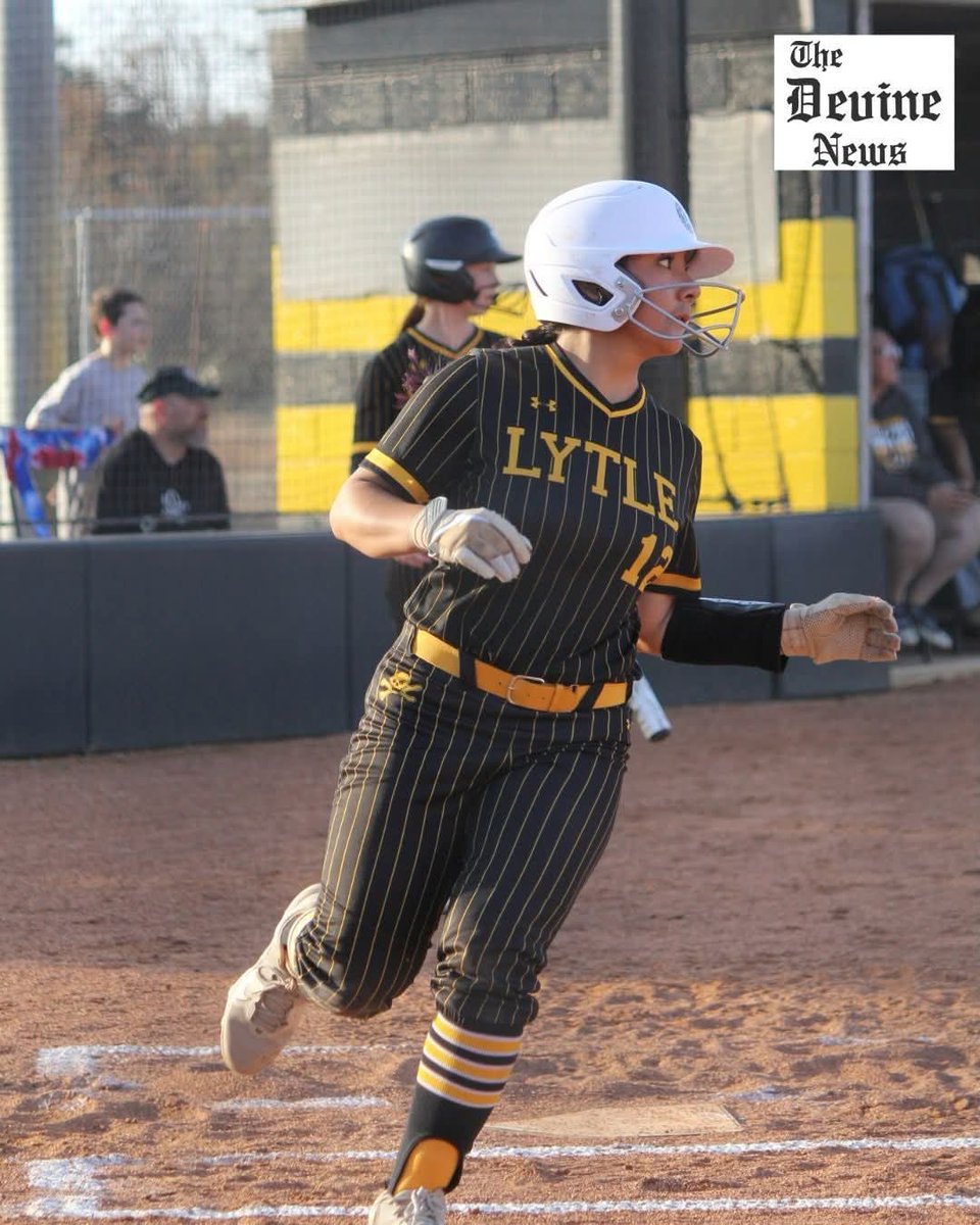 Lytlehssoftball's tweet photo. Thanks to the Devine News for these great shots of our players https://t.co/0u2YDi0yd7