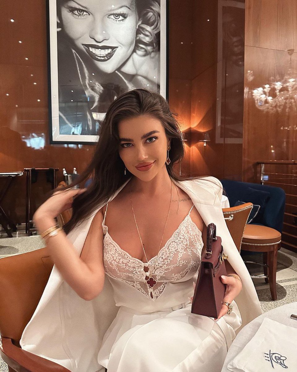 RileyMooney1's tweet image. My journey proves that effort compounds 🫶🏻