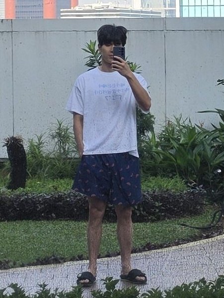 260419 Shownu 🫧

Good morning, Shownu 🥰
He's so cute with his hbd tshirt, watermelon shorts and floofy i-just-woke-up hair. I just wanna squish him 🫠💞
