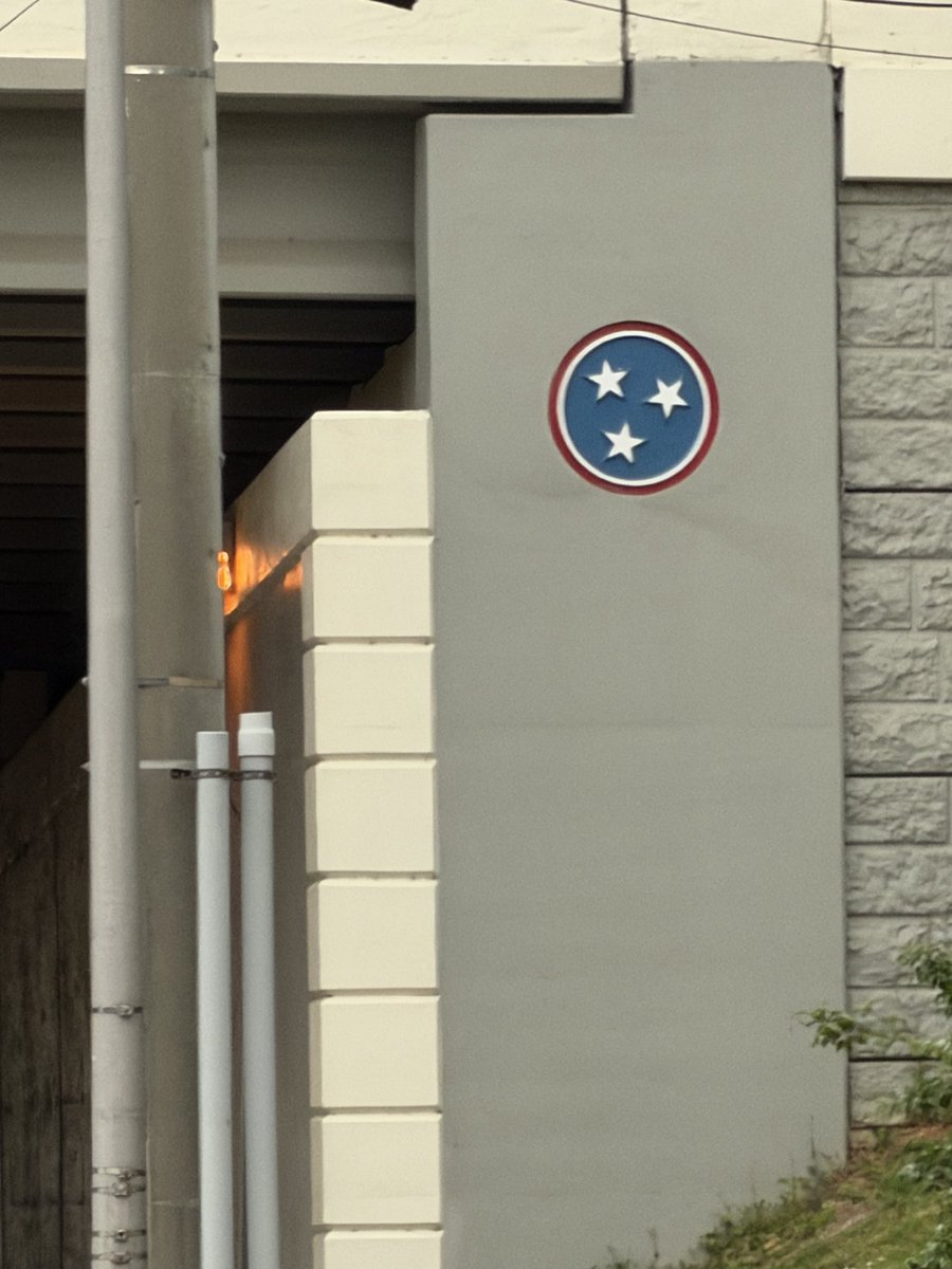 SoNashvilleTN's tweet photo. #Titans bridge in Chattanooga https://t.co/0TC3BDW3W1