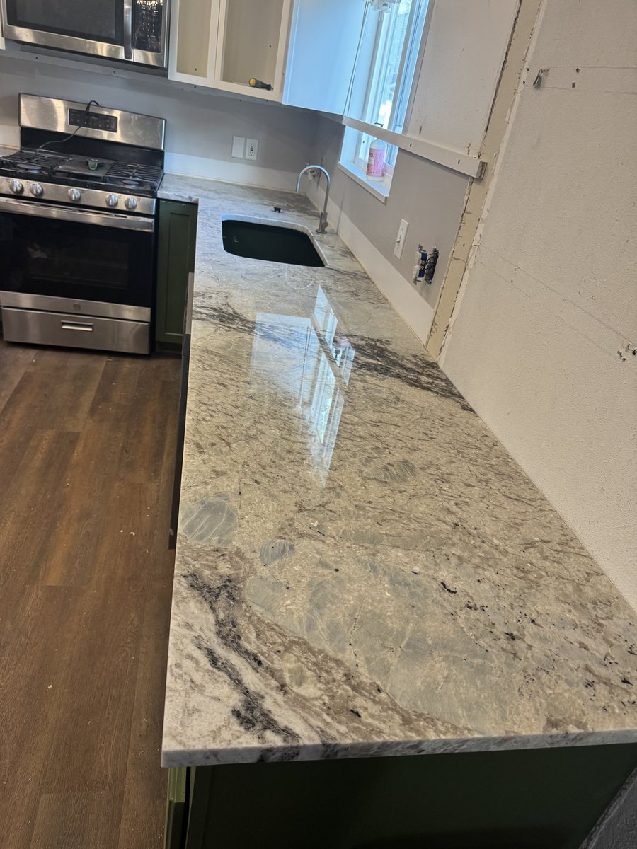 _acart's tweet photo. Okay these countertops are gorgeous 10/10 https://t.co/mLtHqse52Y