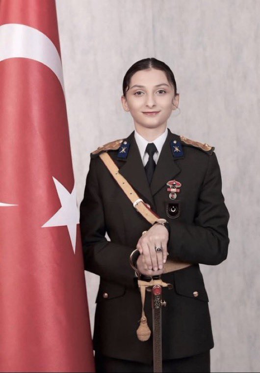 Aykırı Yazar tweet media