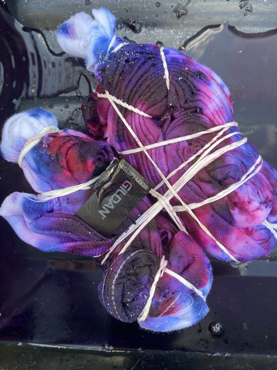 CoffeeBookCat's tweet image. 1st time using @ritdye . 🧊 dyed this shirt &amp;amp; shock 😳/surprise 😮 there wasn't a spot w/out dye! #art #tiedye