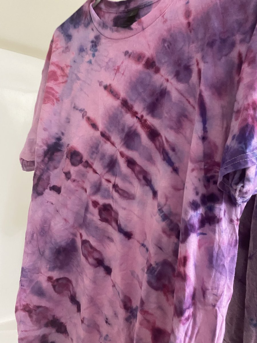CoffeeBookCat's tweet image. 1st time using @ritdye . 🧊 dyed this shirt &amp;amp; shock 😳/surprise 😮 there wasn't a spot w/out dye! #art #tiedye