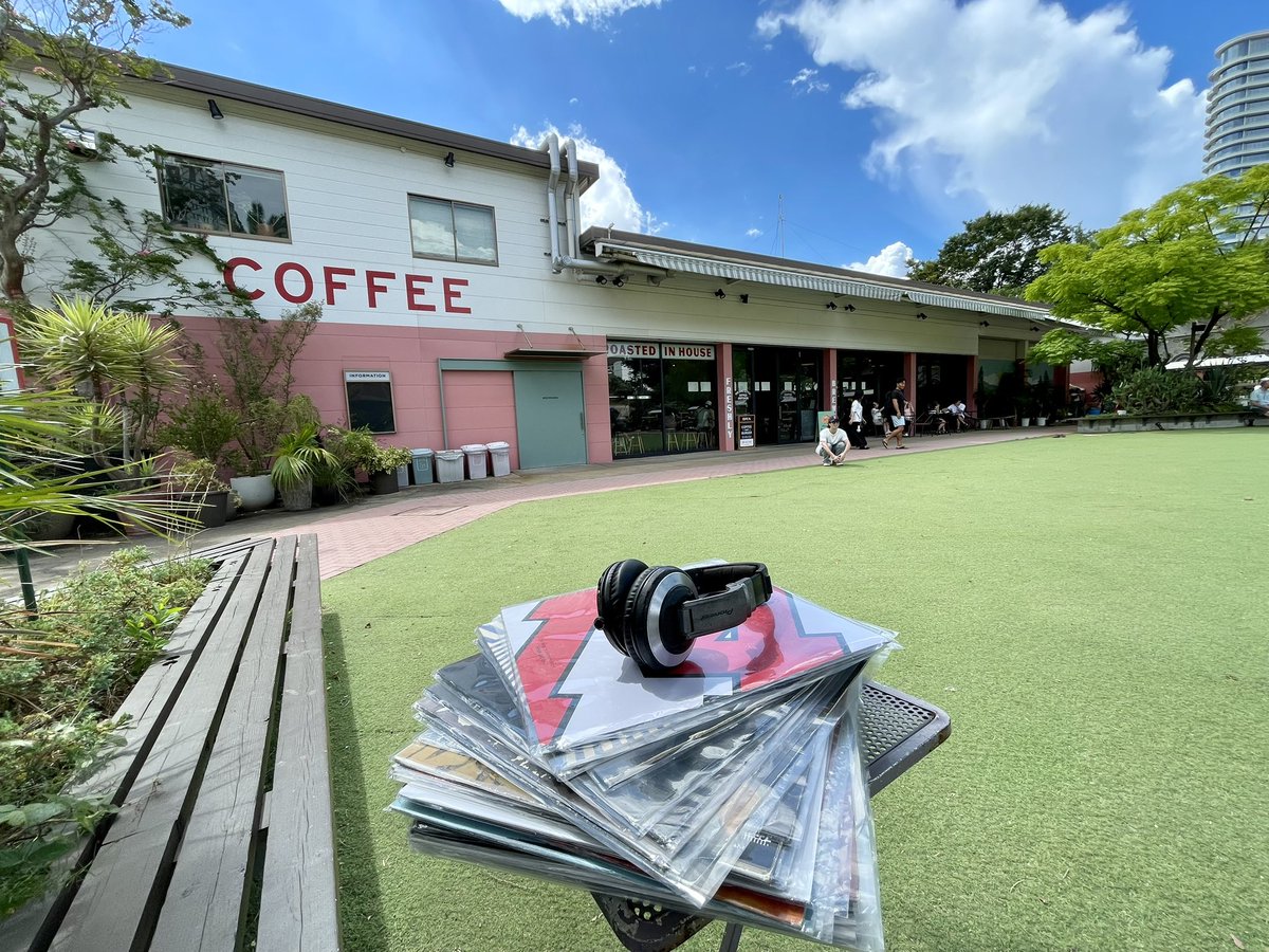 DJ_MA_SA's tweet photo. 🗓4/19(sun)14-17
☕️ Little Darling Coffee Roasters
🎵chillout(DJ set)
🚃青山一丁目or乃木坂
👟約8min
3hDJするよ😃東京都心でこんなに開けた広場&amp;カフェはなかなかないよね🤙広場もゆるめの音量で音が聴ける時も✨会話最優先の選曲で🎵 https://t.co/Tbjo18HqXR
