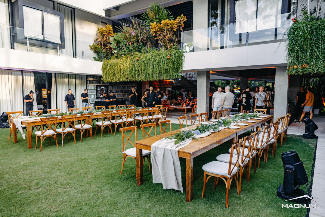 MagnumEstate's tweet image. Sunday Funday in Bali: Lazy pool day, massage, yoga sunrise, or beach brunch? ☀️🧘‍♂️🍳  
How are you closing the weekend strong?

#SundayFunday #BaliWeekend #InvestInBali #LuxuryLiving #MagnumEstate