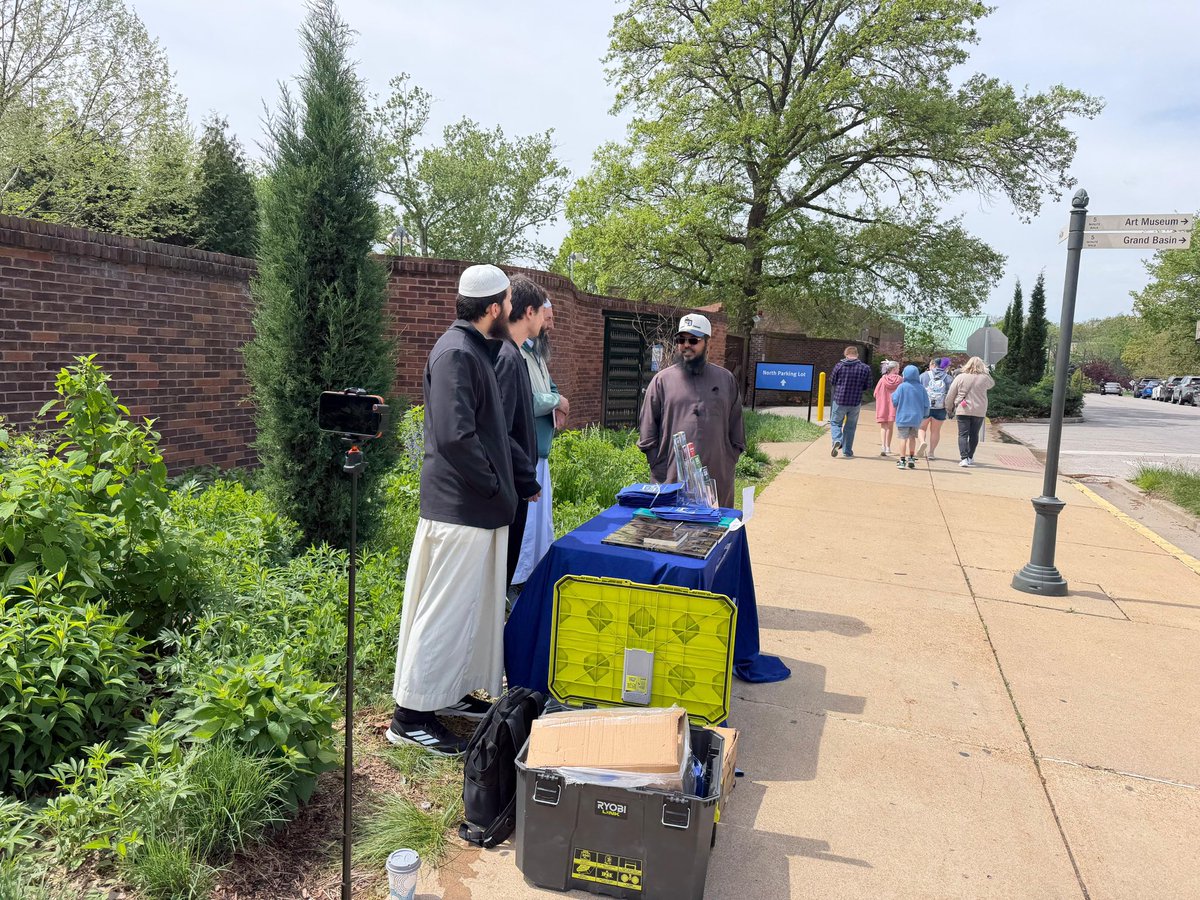 abu_kutub's tweet image. Shaykh Uthman giving #dawah in #stlouis #missouri today‼️ الحمد لله
