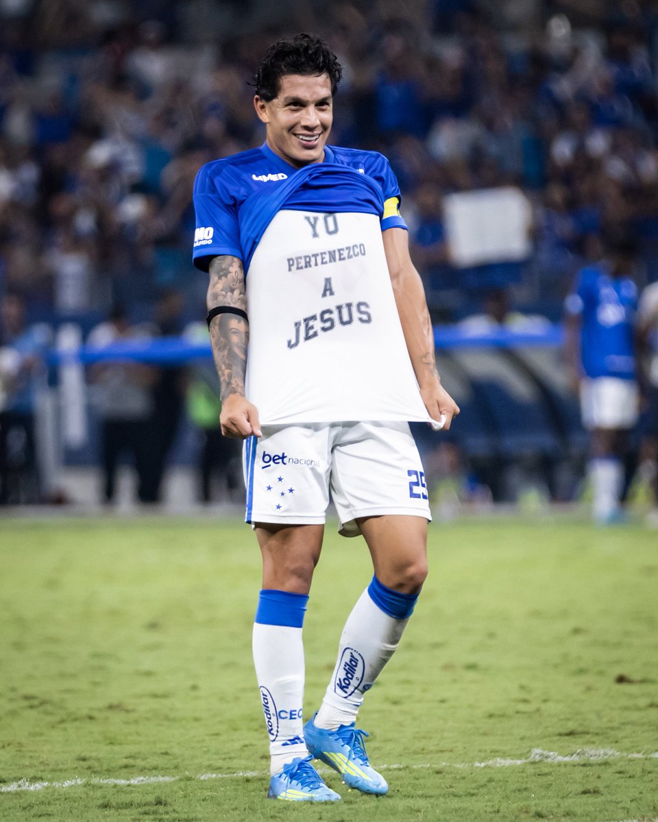 O aniversário é seu, mas o presente é nosso! 🥳💙

Bom demais ter você de volta, Romero! 💪

📸 <a href="/ggaleixo/">Gustavo Aleixo</a> / Cruzeiro
