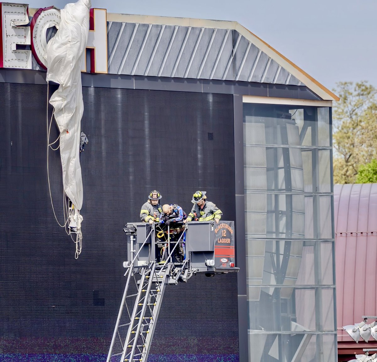 edubrew's tweet photo. Soooo close, but not quite there…amazing to watch our first responder ⛑️ save the day! #hokies https://t.co/3fiXaZJSlc