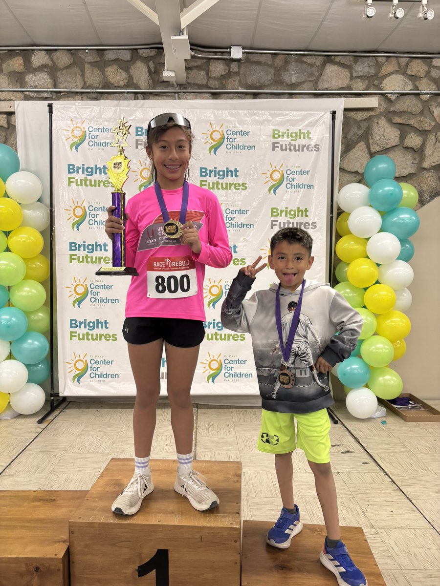 aluna0707's tweet image. The Luna Clan dominated the podium 🥇🥉🏆 Fun 5K after a long day of soccer tournament ⚽️ 🏃🏽 🏃🏻‍♀️ @LunaDrLuis #drlunasclass #run #5kfordinner #kickinasphalt