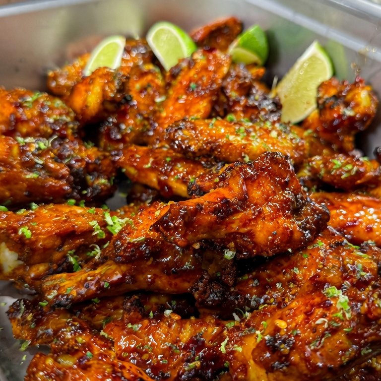Honey Chipotle Wings - crispy, juicy, and dripping in sweet smoky heat 🔥🍗
Recipe: omniera.net/CvMTE