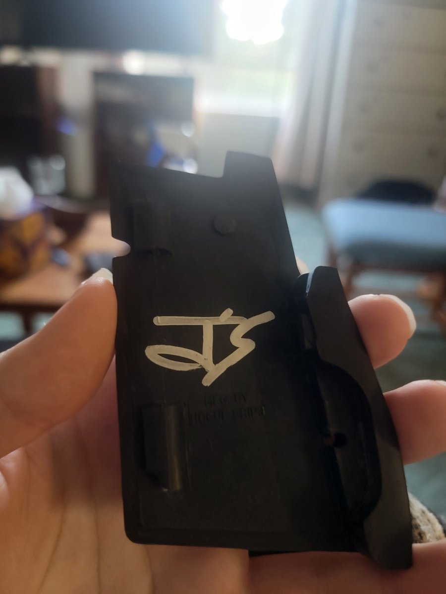 Zexstrow's tweet photo. @inagosan1 Here's my signed grip https://t.co/D6yWDrmVB2
