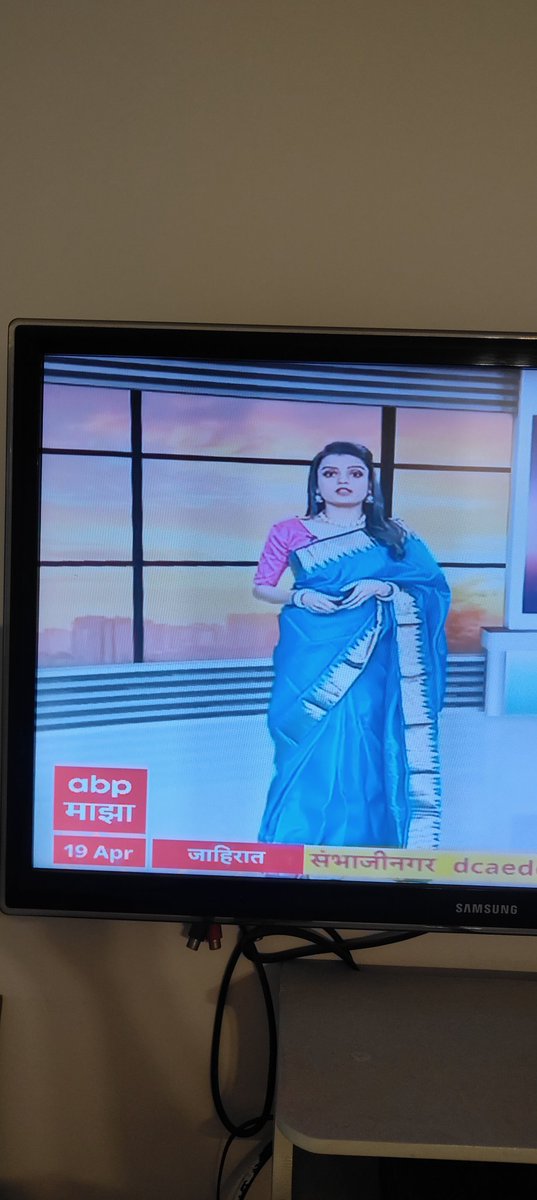 Vickypats66's tweet image. @ShefVaidya , has @abpmajhatv  also joined @Lenskart_com of belittling the Hindu festival #AkshayaTritiya by decking up the anchor in Saree attire but no #Bindi ???