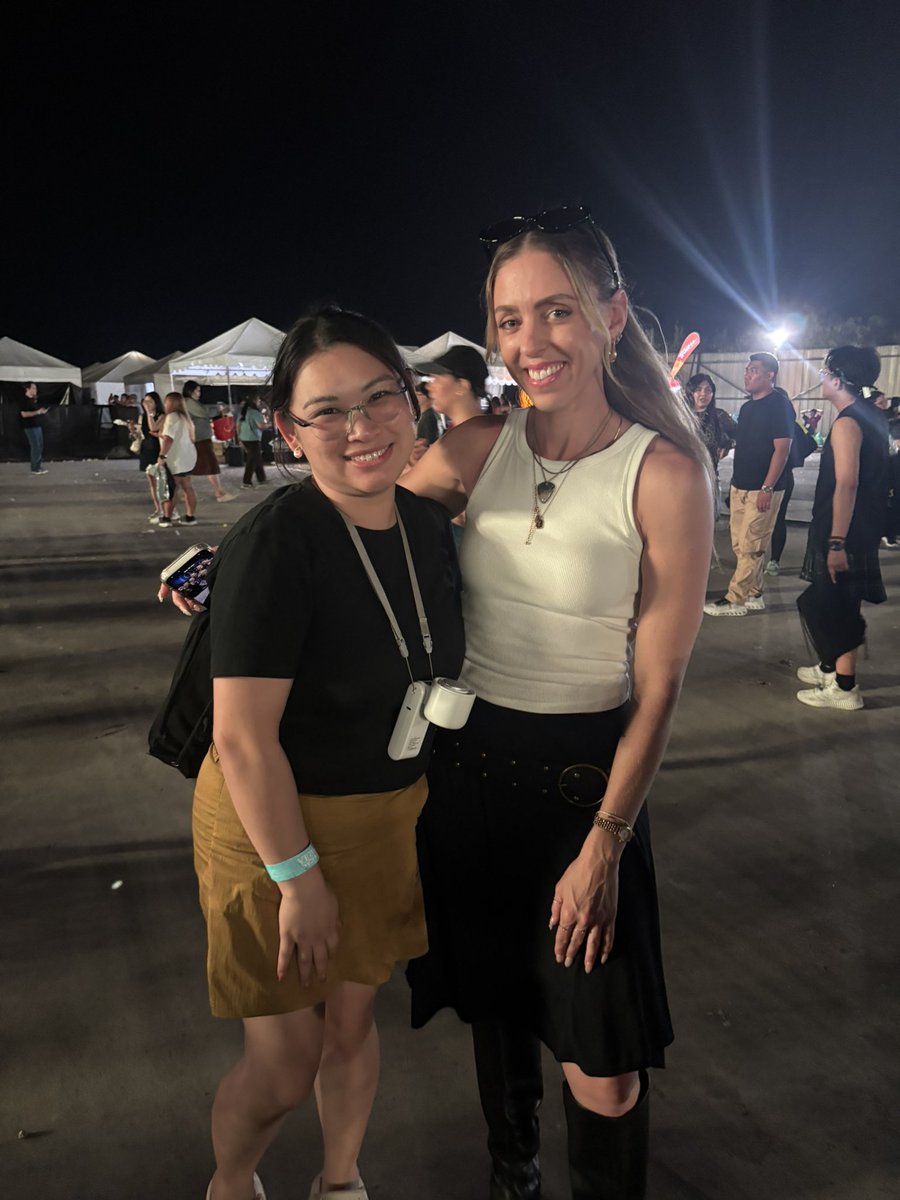 ekshaitera's tweet photo. @melaniereactsyt @SB19Official So glad to get to say hi to you Mel! 🩵 https://t.co/H3oAtZoUOM
