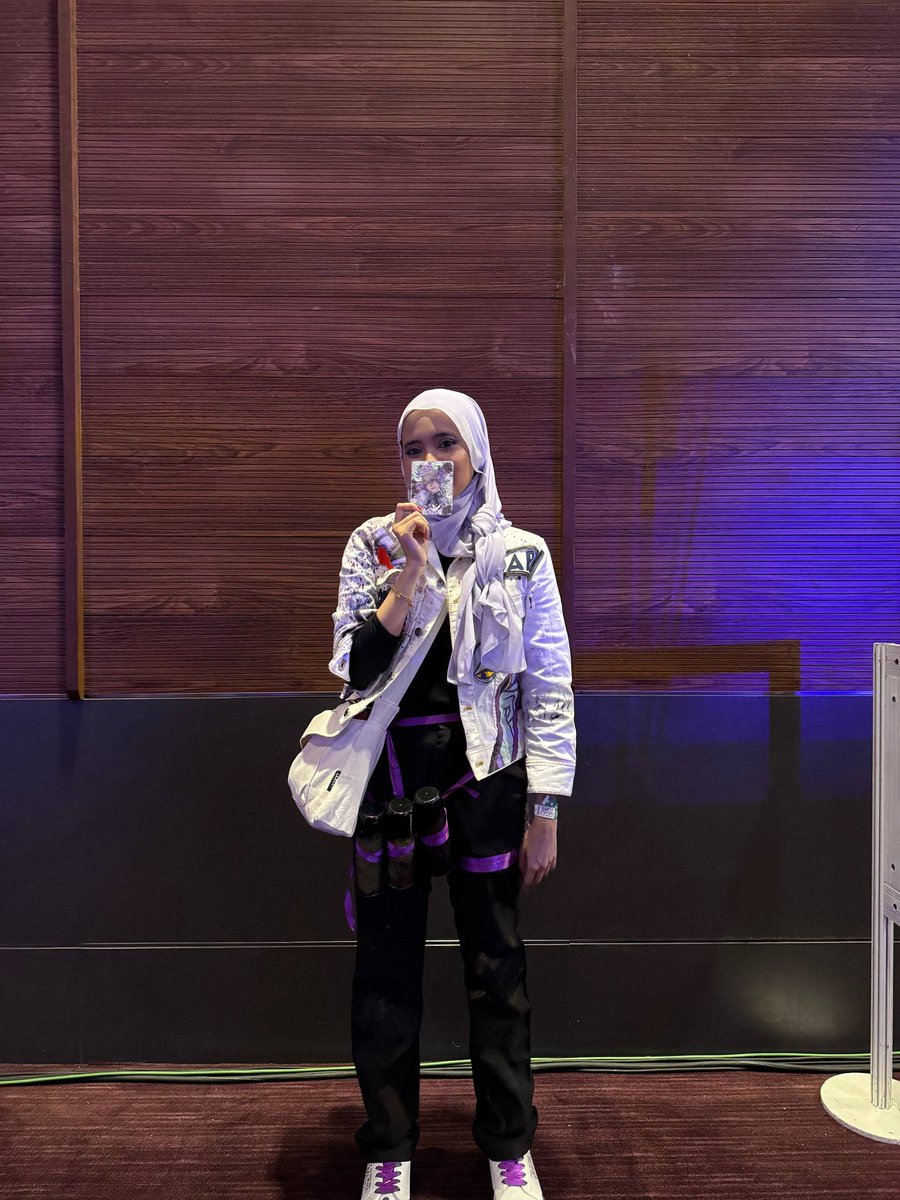GalaxyCaca_99's tweet photo. Me everyday after work last week: its time to vandalise the hell out of this jacket

#CLAWSPLAY https://t.co/W2WSYQT1qa