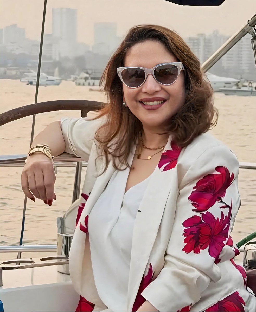 Good morning to Madhuri the queen of my heart and to all the Madhurians.