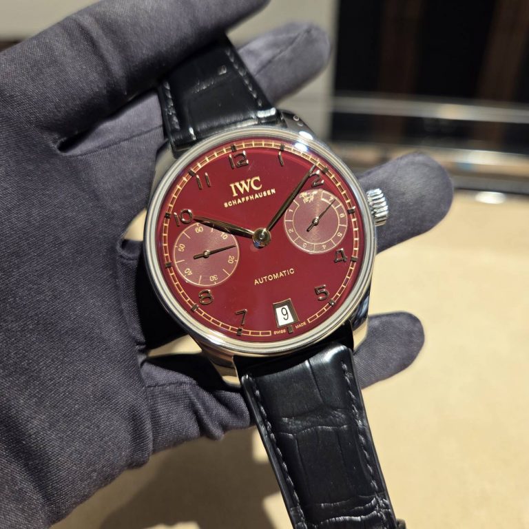 ISHIDA_SHINJUKU's tweet photo. 【IWC】『ポルトギーゼ・オートマティック 42 “イヤー・オブ・ザ・ホース”』 Ref:IW501709 #IWC #watchgeek #watchnerd #IW371631 #watchcollector #2026年 #干支
#限定 #馬 #午年 #新作 #CNY
記:3F松原 https://t.co/eYpz8oDy6D