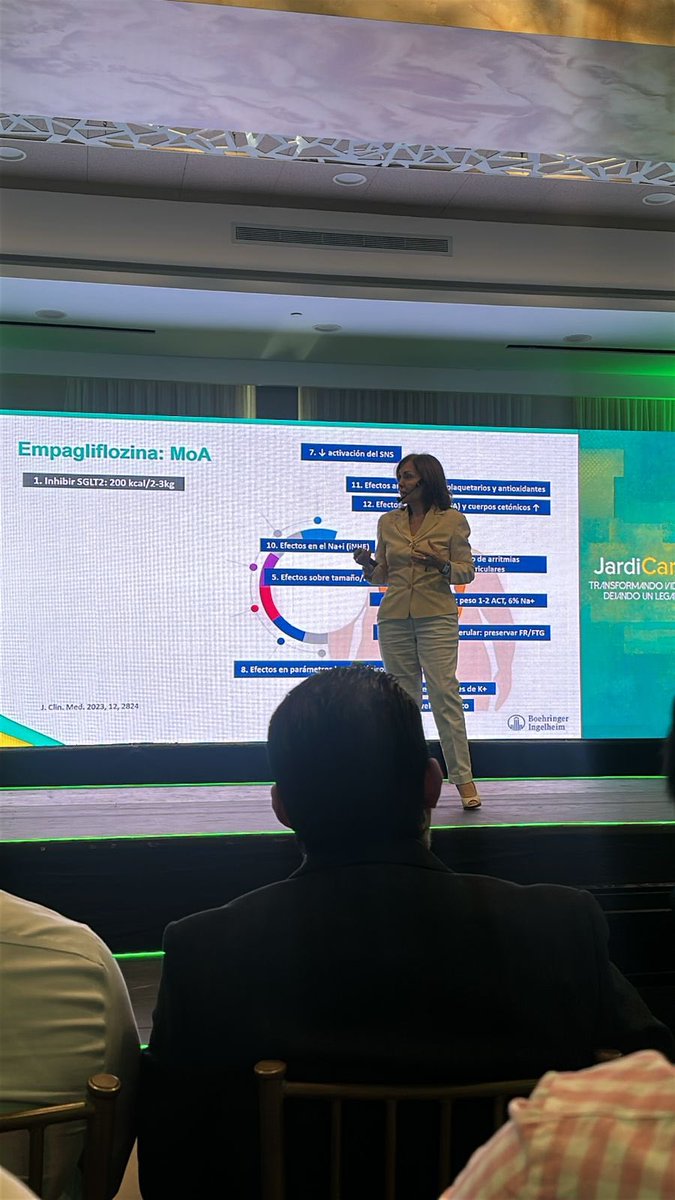 IECOR_ECU's tweet photo. La Dra. Patricia Delgado fue conferencista en el CRA Summit Manta, abordando la importancia de identificar a tiempo el riesgo cardiovascular en pacientes con DM2, incluso antes del primer evento. https://t.co/BnU5MTmoIn