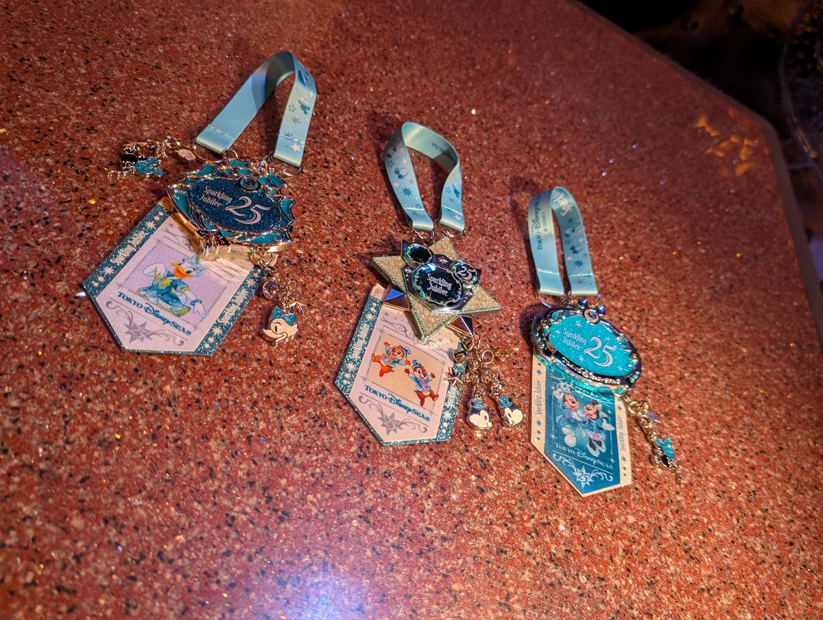 ジュビリーのバッジ、めちゃくちゃ良い( ˙꒳​˙ᐢ )