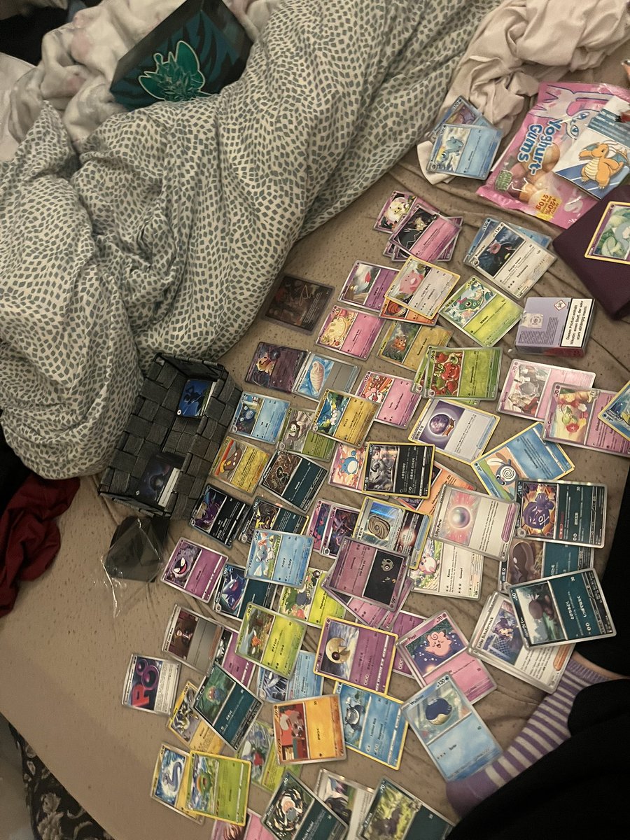 witchyjuliaaa's tweet photo. My pretty Babys ahhhh I love MIMIKYU , Pokémon cards I got today :P https://t.co/3RvmWP9PeG
