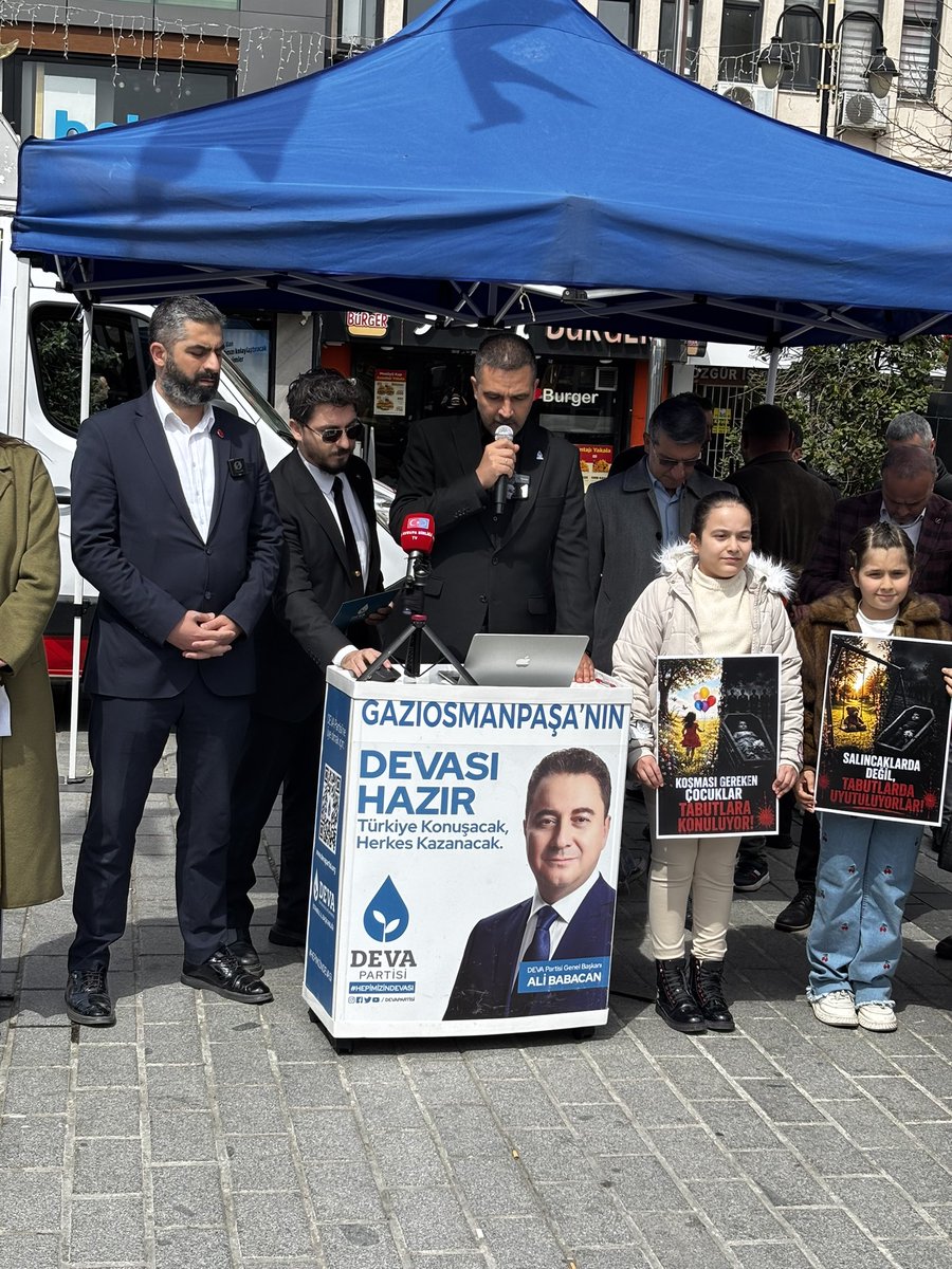 Gop_Deva's tweet photo. Gaziosmanpaşa’da okullarda artan şiddete dikkat çekmek için
DEVA Partisi İlçe Yönetimi’nin düzenlediği programda farklı siyasi ilçe başkanları bir araya geldi.

Çocuklarımızn güvenliği için siyaset üstü duruş sergilendi.
Destek veren herkese teşekkür ederz.

#EğitimdeŞiddeteHayır https://t.co/Pf9LPn5zN6