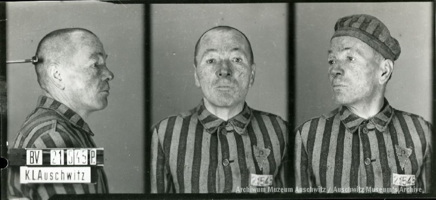 TomFromKatowice's tweet image. My name is Wojciech Mikołajczyk 🇵🇱, 
a worker from #Warsaw-Praga, born on March 27, 1893.
I was murdered by #Germans in their #Death camp #Auschwitz on April 1️⃣8️⃣, 1942 at the age of 4️⃣9️⃣ only because I was a #Pole.
I survived 6️⃣5️⃣ days.
Please, #NeverForget me!
#WWII 
#genocide