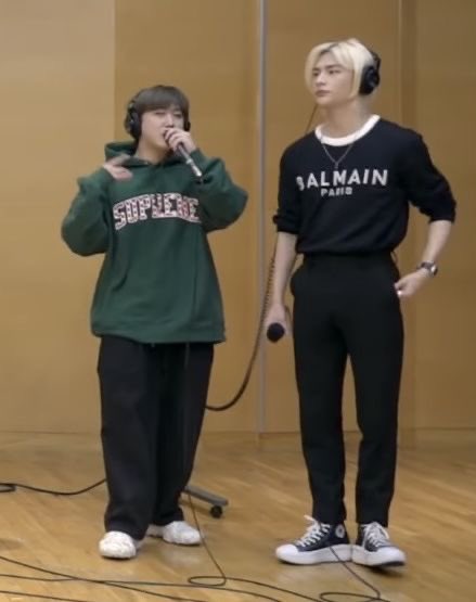 star ✩˚⋆☾✧ tweet media